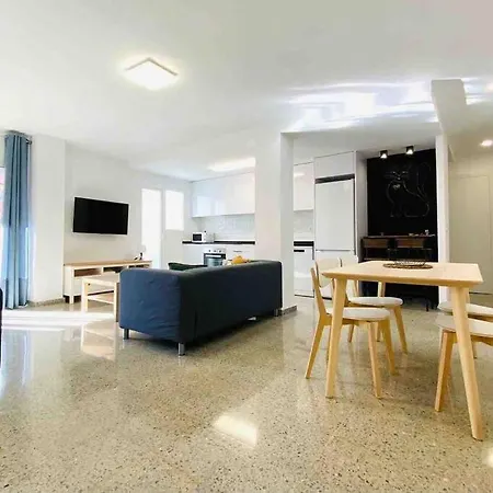 Apartman Spacious & Bright Flat Near The *