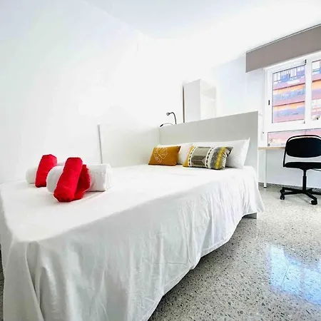 Spacious & Bright Flat Near The Apartament