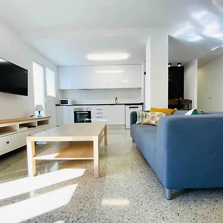 Spacious & Bright Flat Near The Valencia