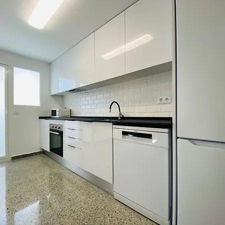 Spacious & Bright Flat Near The Apartman *