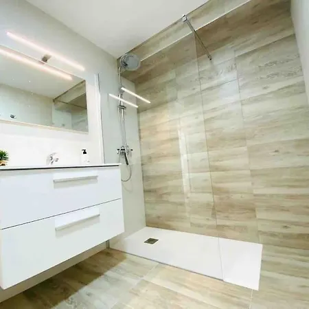 Apartman Spacious & Bright Flat Near The *
