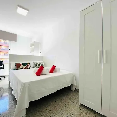 Spacious & Bright Flat Near The Valencia