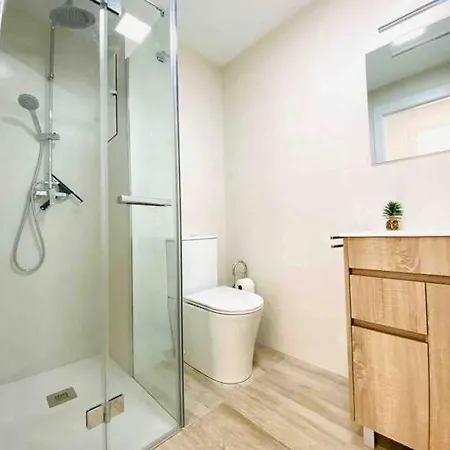 Spacious & Bright Flat Near The شقة *