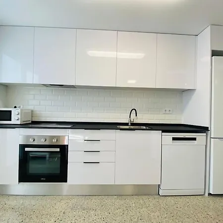 شقة Spacious & Bright Flat Near The